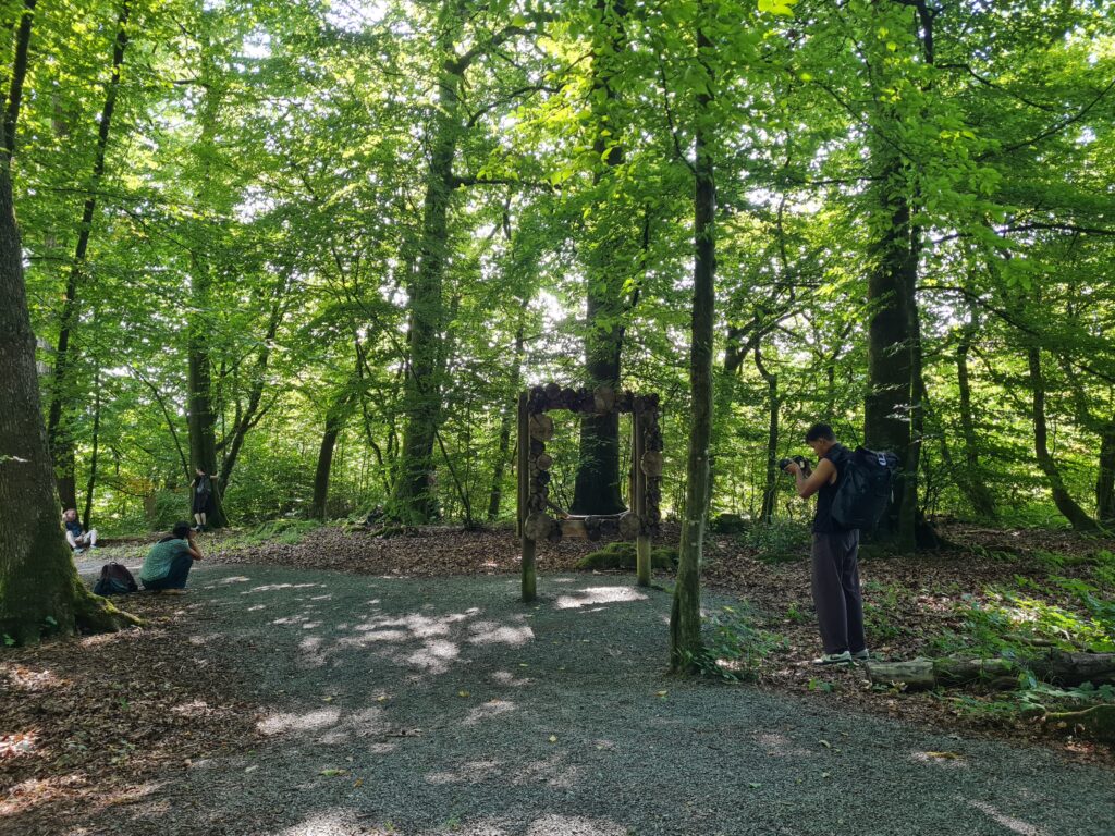 Le photographe en action lors du bain de forêt.