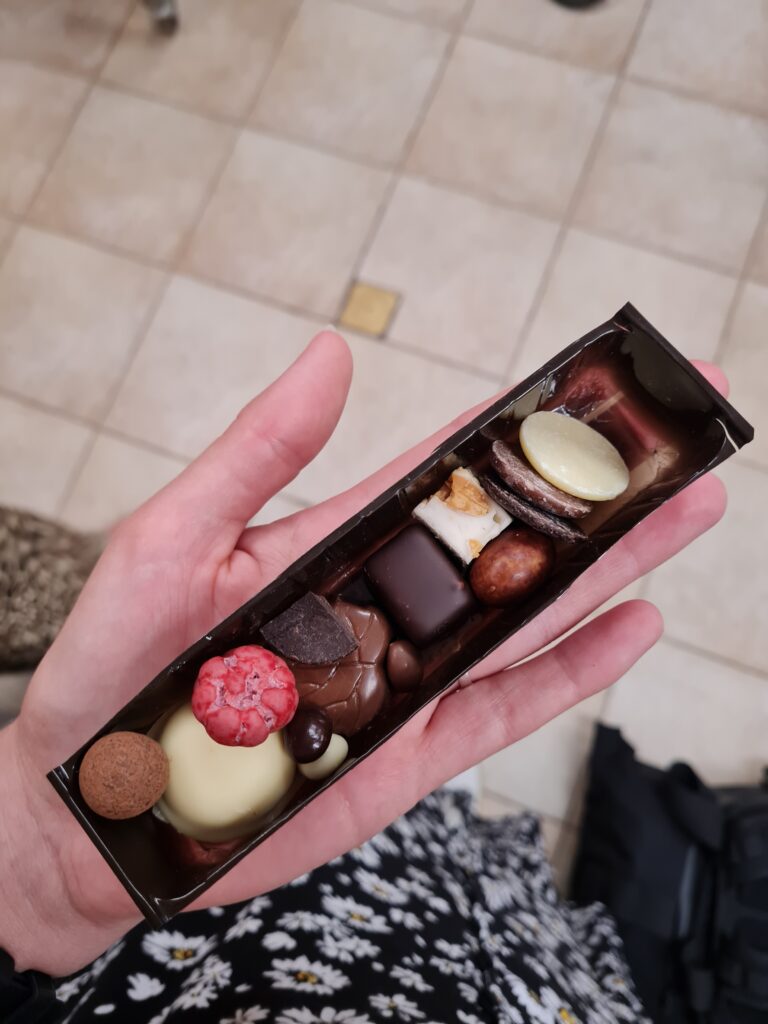 Une ramette avec les différents chocolats de dégustation.